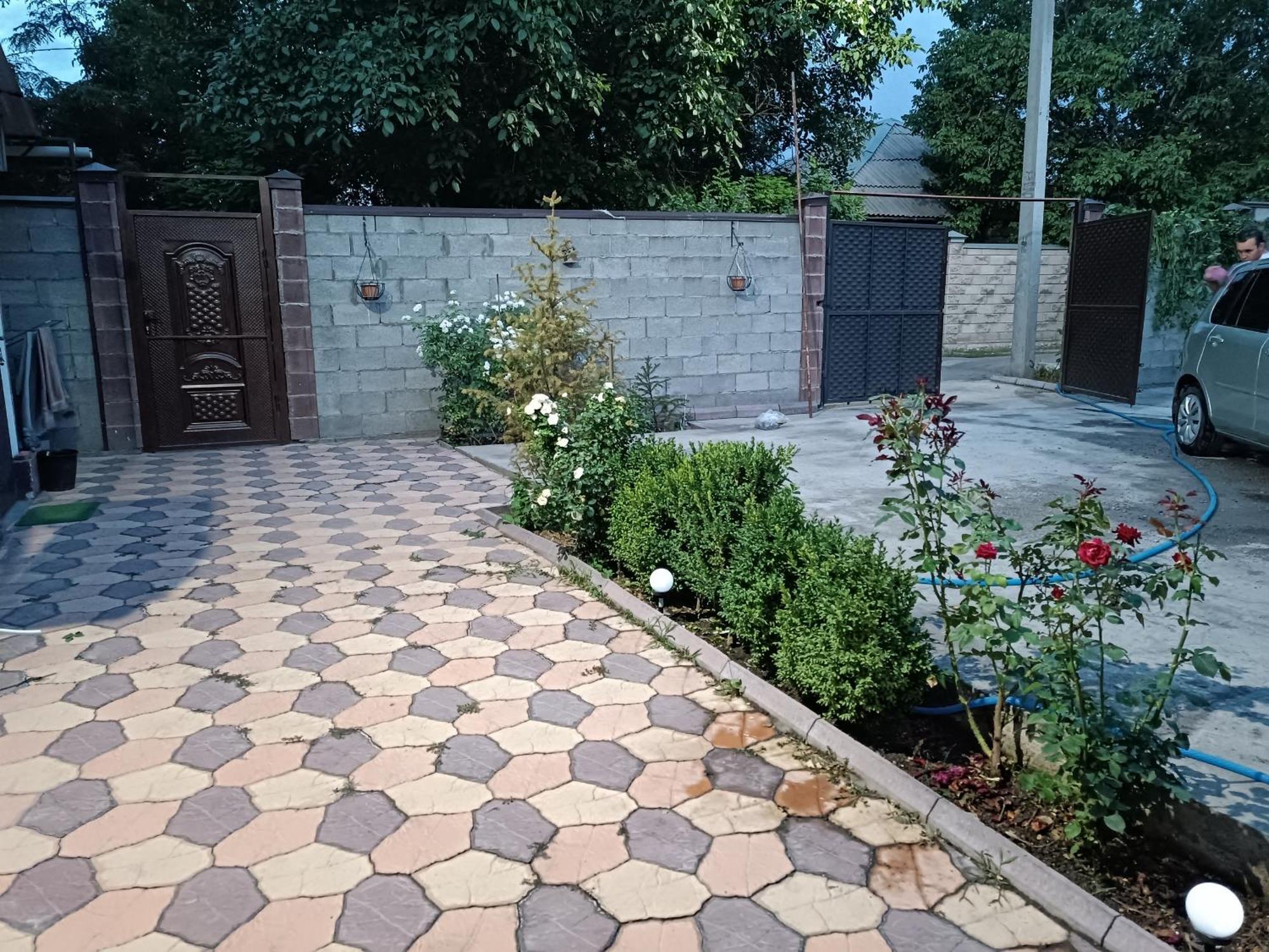 Комфортный Дом До 4Х Человек. Есть Парковка На 2 Машины, Wi-Fi, Tv. Bischkek Exterior foto