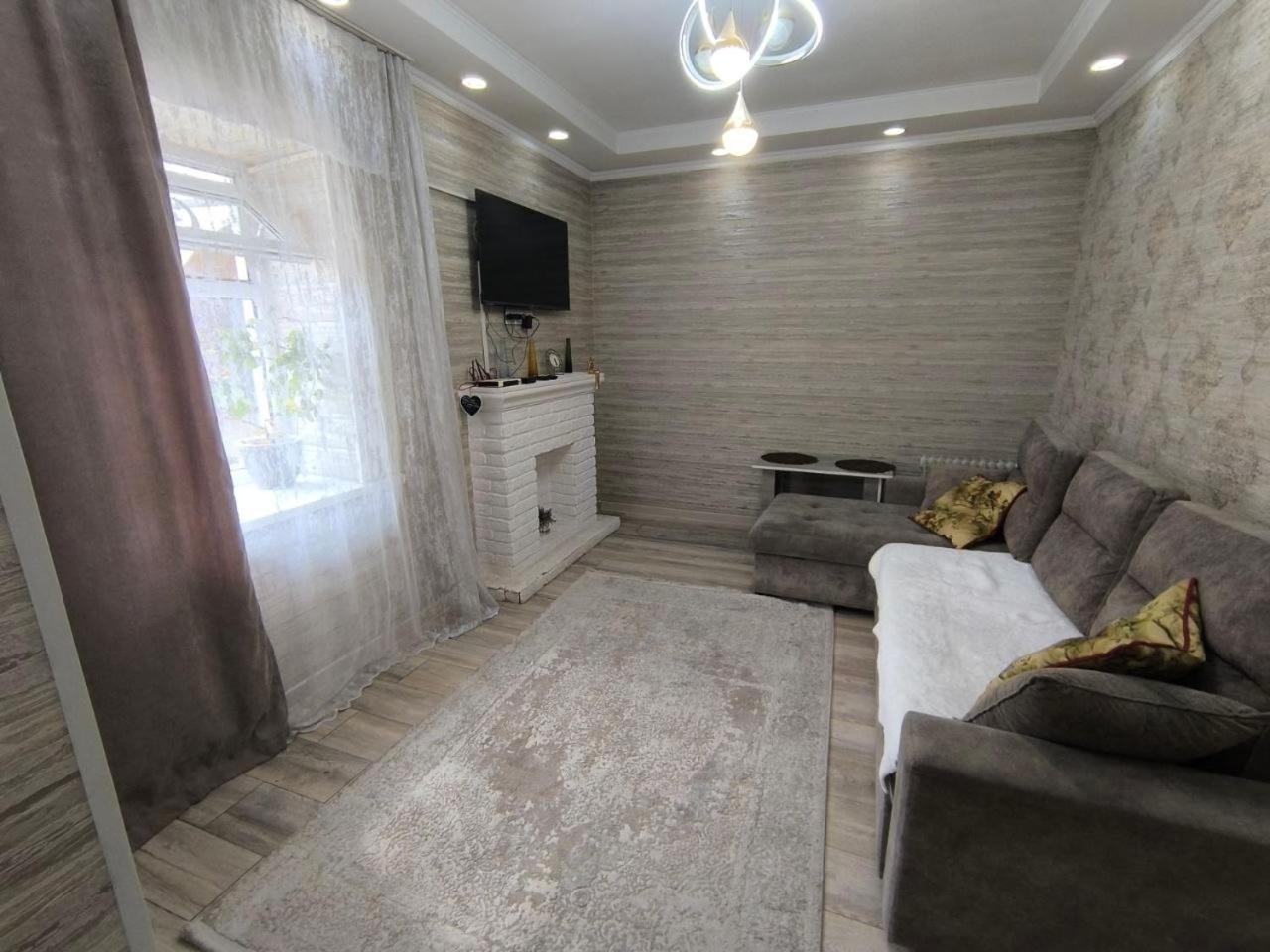 Комфортный Дом До 4Х Человек. Есть Парковка На 2 Машины, Wi-Fi, Tv. Bischkek Exterior foto